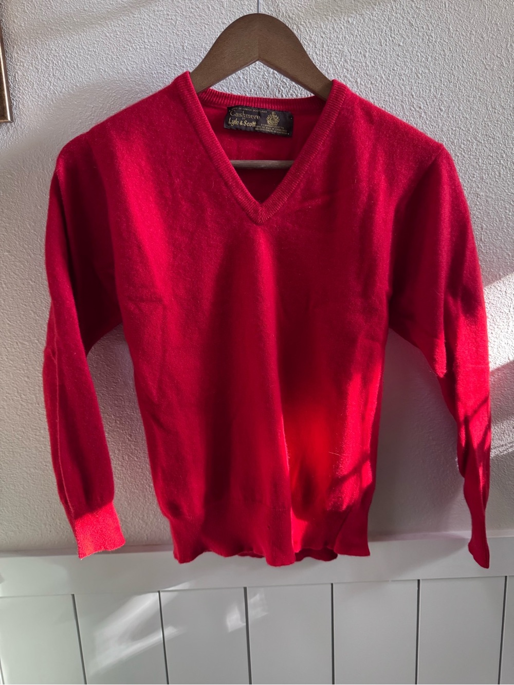 Lyle & Scott Women's Cashmere Red V-Neck Sweater